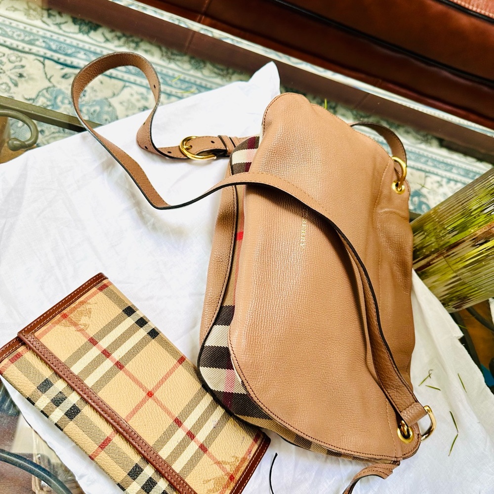 Burberry cross body bag and wallet set - Picture 5 of 7
